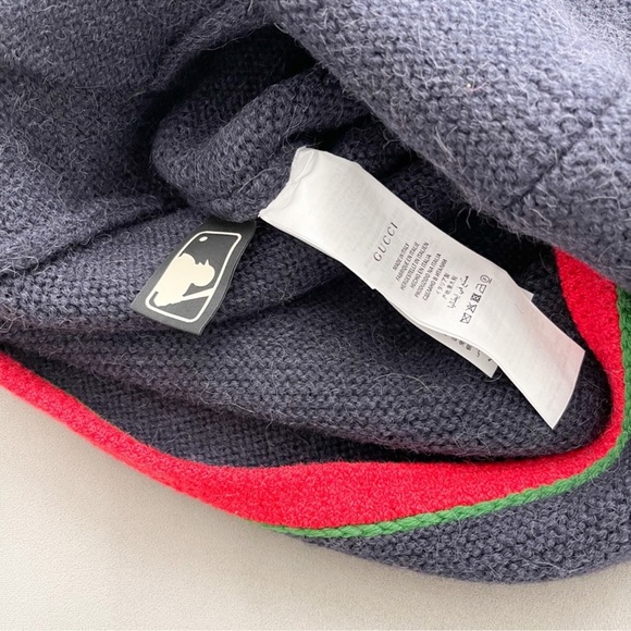 New Gucci NY Yankees MLB Embellished
Gucci Logo Applique CrewneckCardigan - Picture 11 of 13